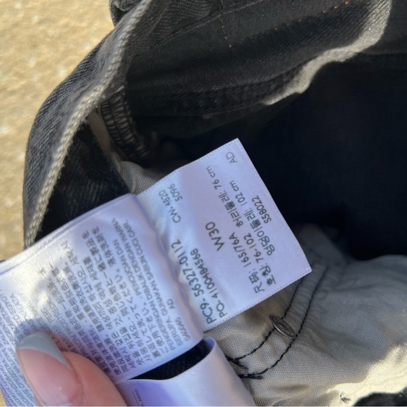 levi’s shorts - Picture 3 of 3